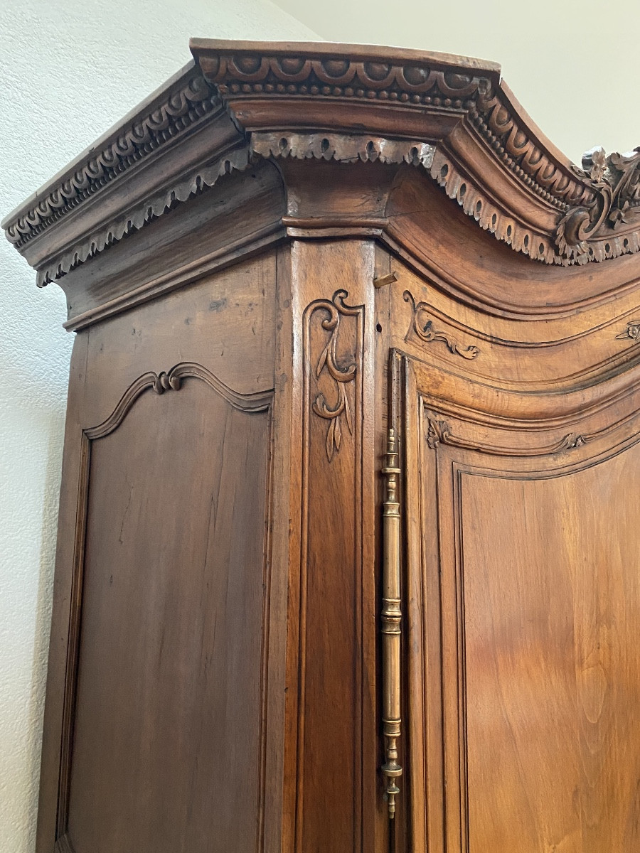 Curved Walnut Wardrobe, 18th Century, Opening With Three Doors And Three Drawers  -photo-4