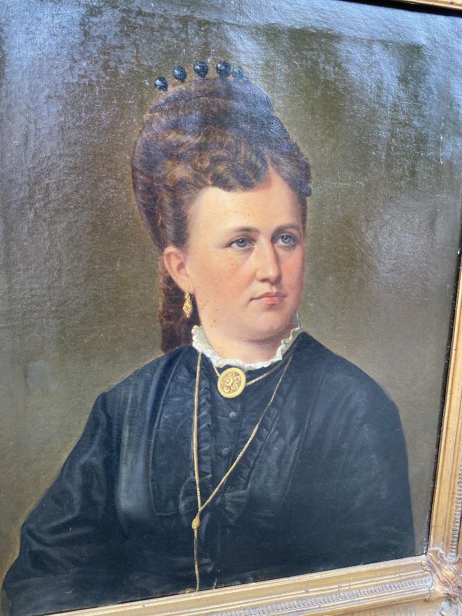 Oil Painting On Canvas Portrait Of A Young Woman -photo-1