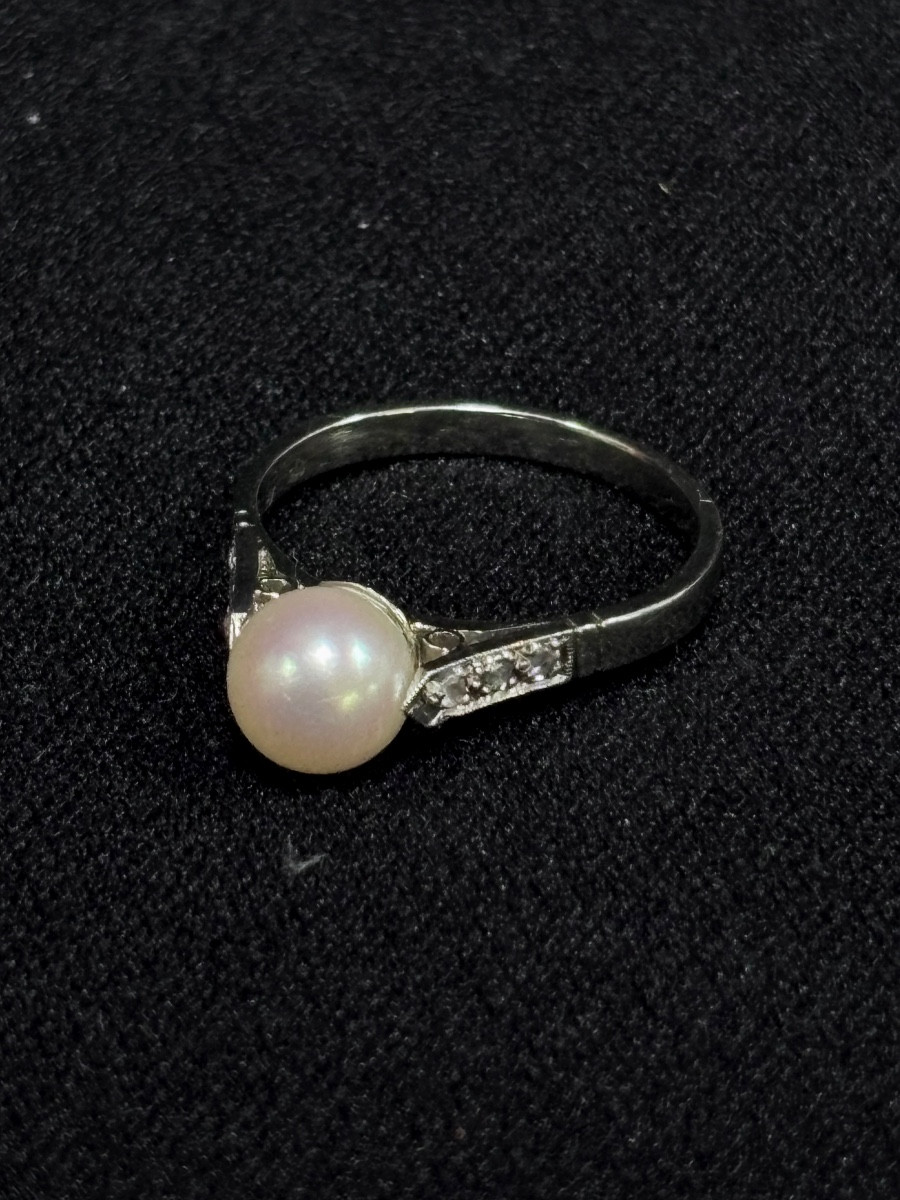 Bague or blanc 18ct sertie d’un perle naturelle et 6 brillant