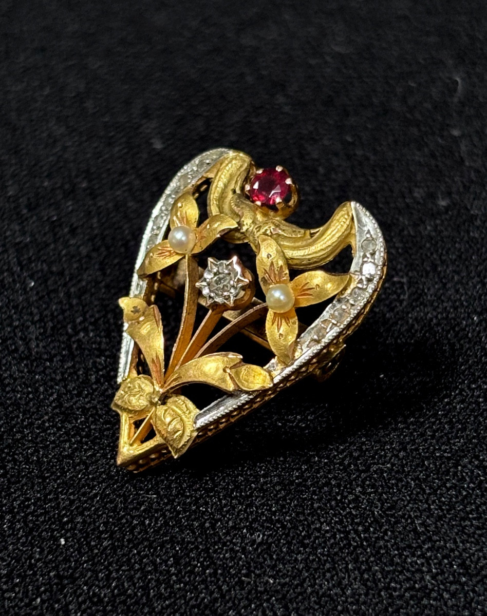 Broche Art Nouveau en Or 18ct sertie de perles, diamants et rubis