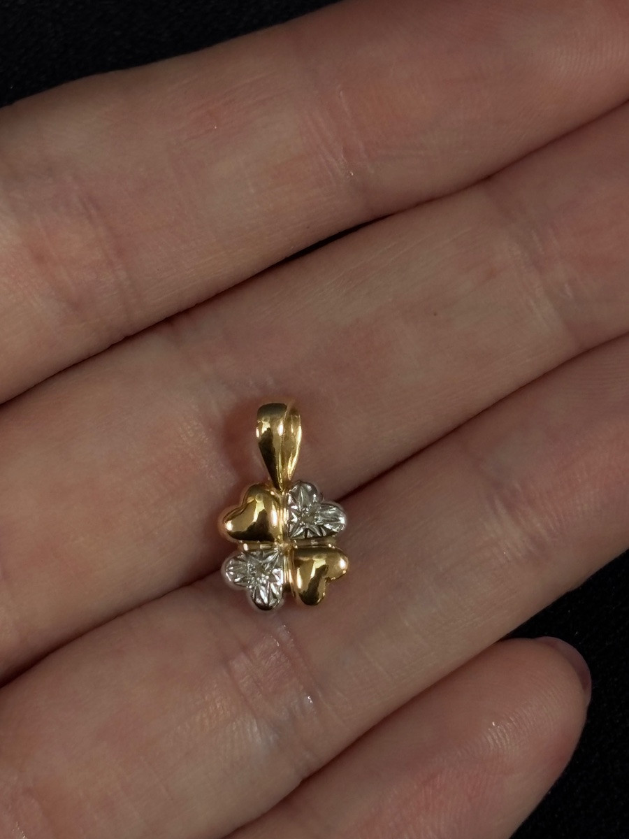 Gold Pendant Set With Four-leaf Clover Diamonds-photo-4