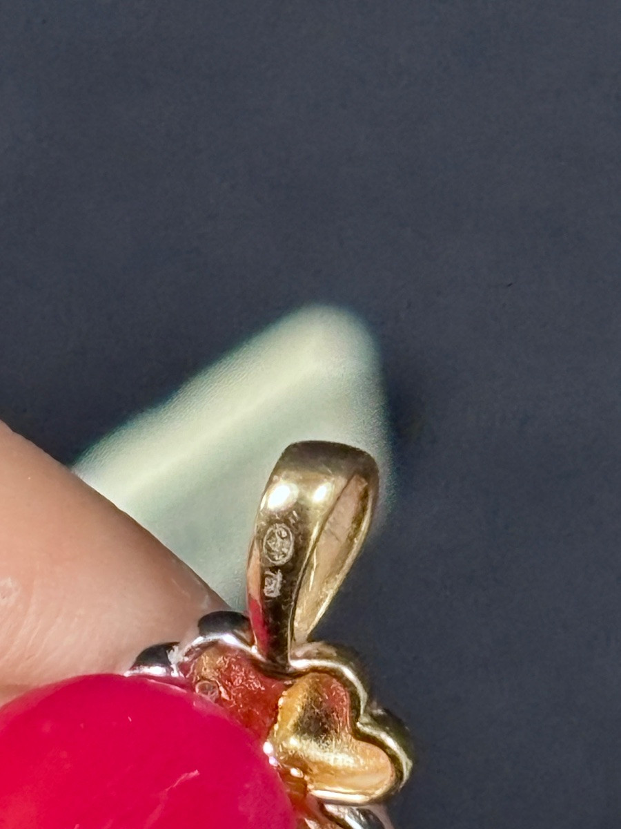 Gold Pendant Set With Four-leaf Clover Diamonds-photo-1