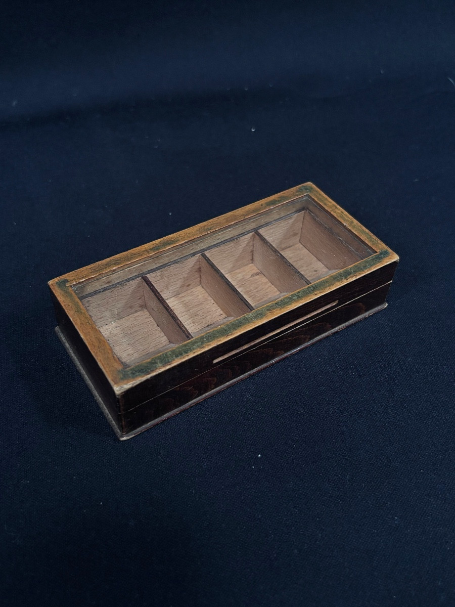 Boite à timbres vers 1900 en bois
