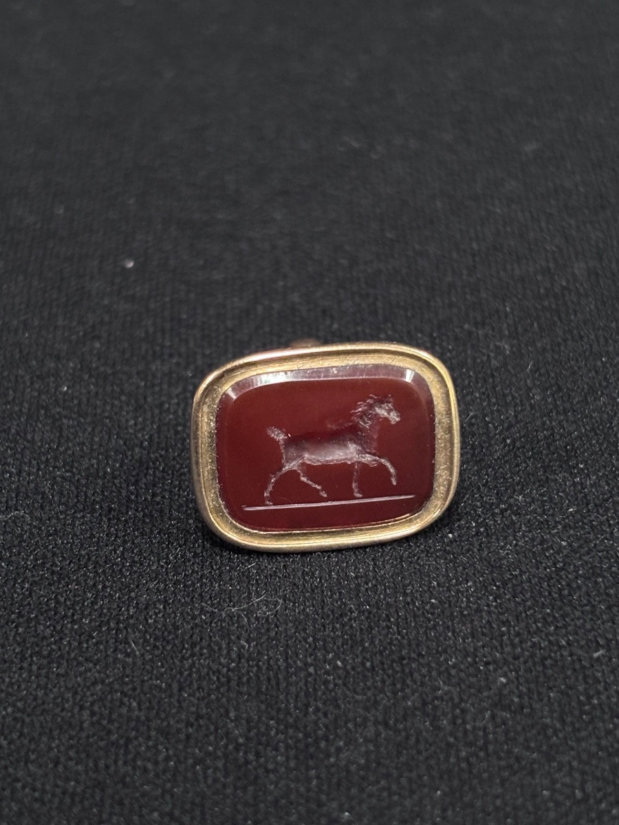 Gold And Carnelian Seal With Intaglio Of A Horse-photo-2
