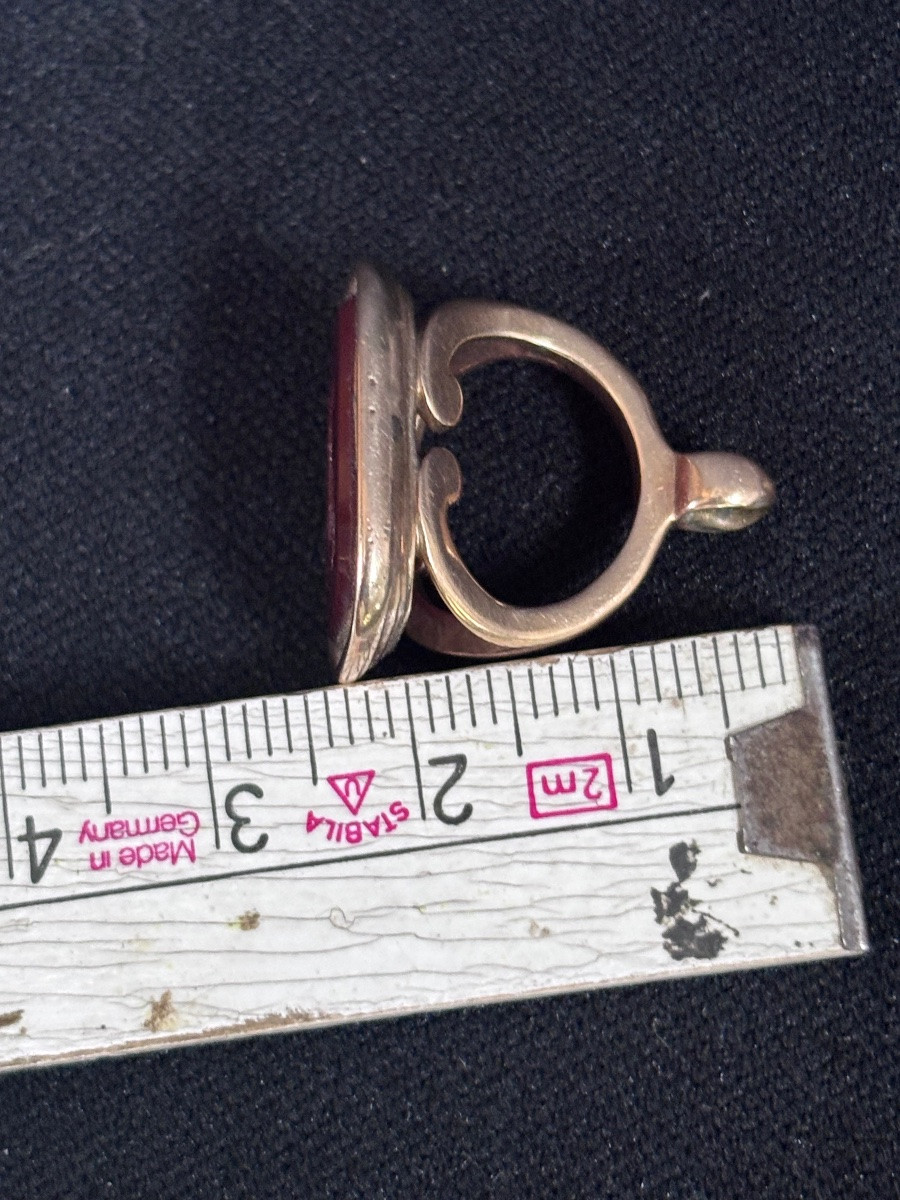 Gold And Carnelian Seal With Intaglio Of A Horse-photo-1