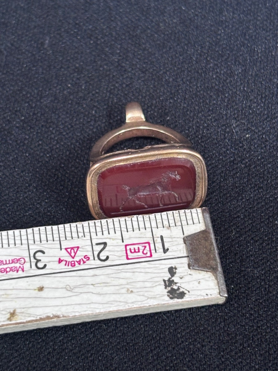 Gold And Carnelian Seal With Intaglio Of A Horse-photo-2