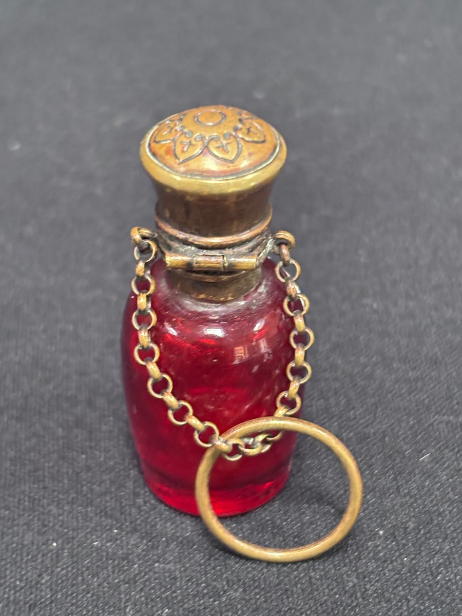 Flacon à parfum en verre rouge emaillé représentant un oiseau-photo-3