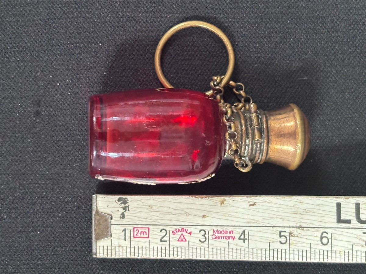 Flacon à parfum en verre rouge emaillé représentant un oiseau-photo-4