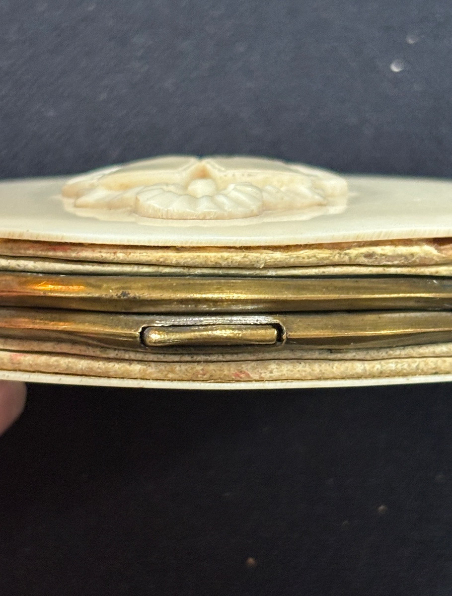 Small Carved Ivory Coin Purse -photo-4