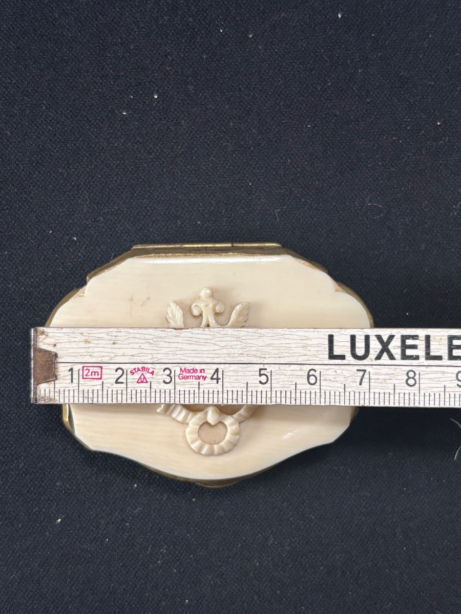 Small Carved Ivory Coin Purse -photo-4