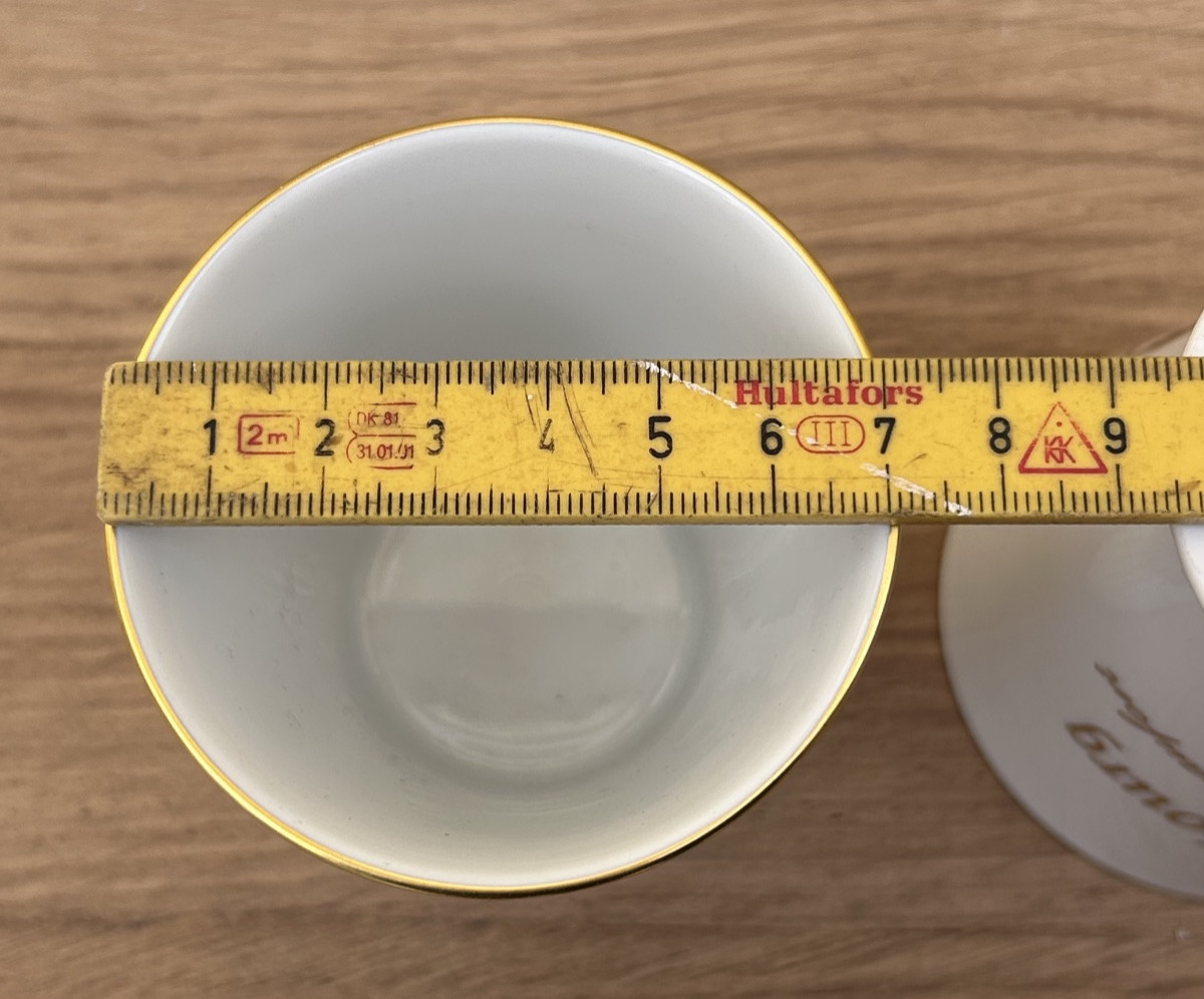 Meissen, paire de tasses en porcelaine Châteaux luxembourgeois -photo-3