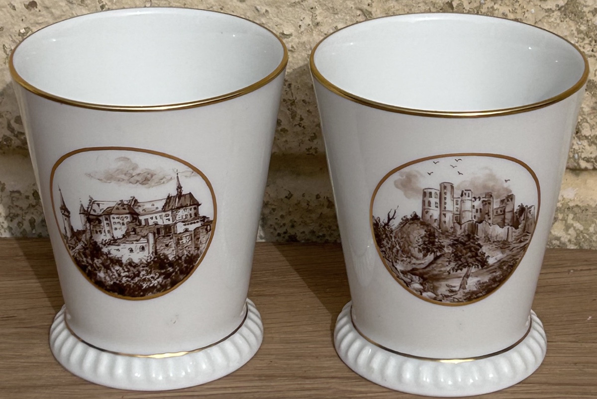 Meissen, paire de tasses en porcelaine Châteaux luxembourgeois 
