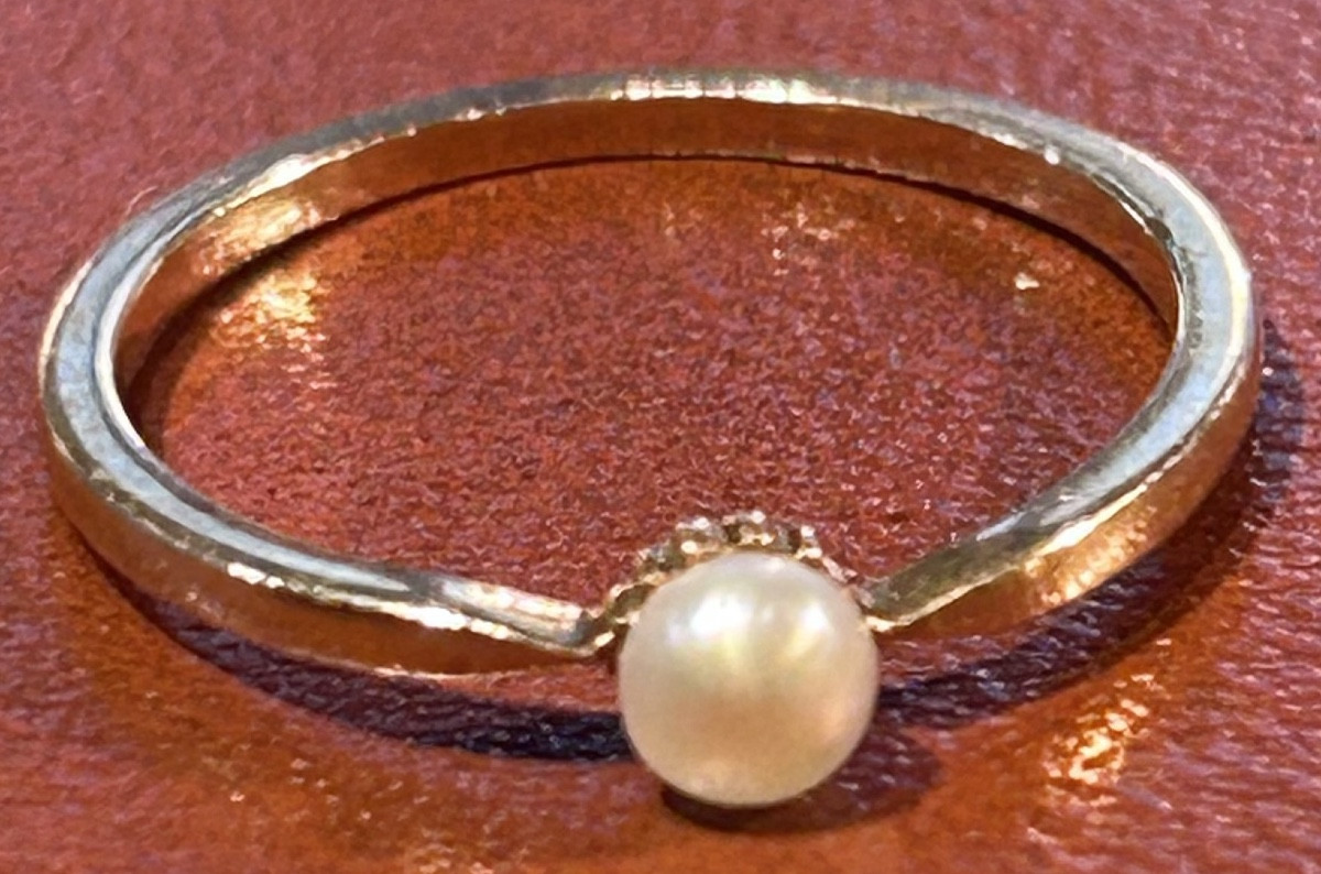 Bague d’enfant en or 18 carats et perle fine 