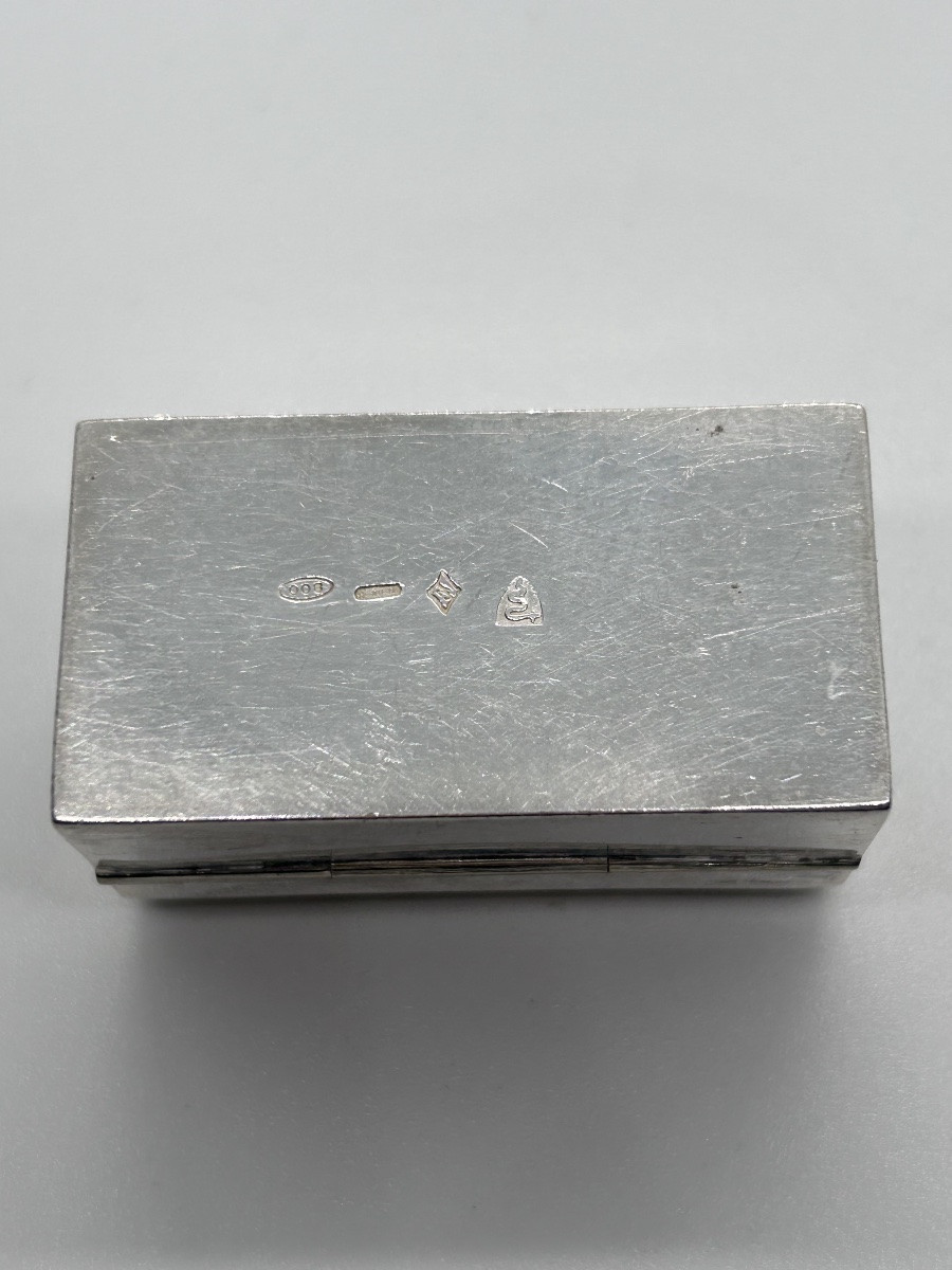 Solid Silver Snuffbox With Hunting Decoration -photo-3