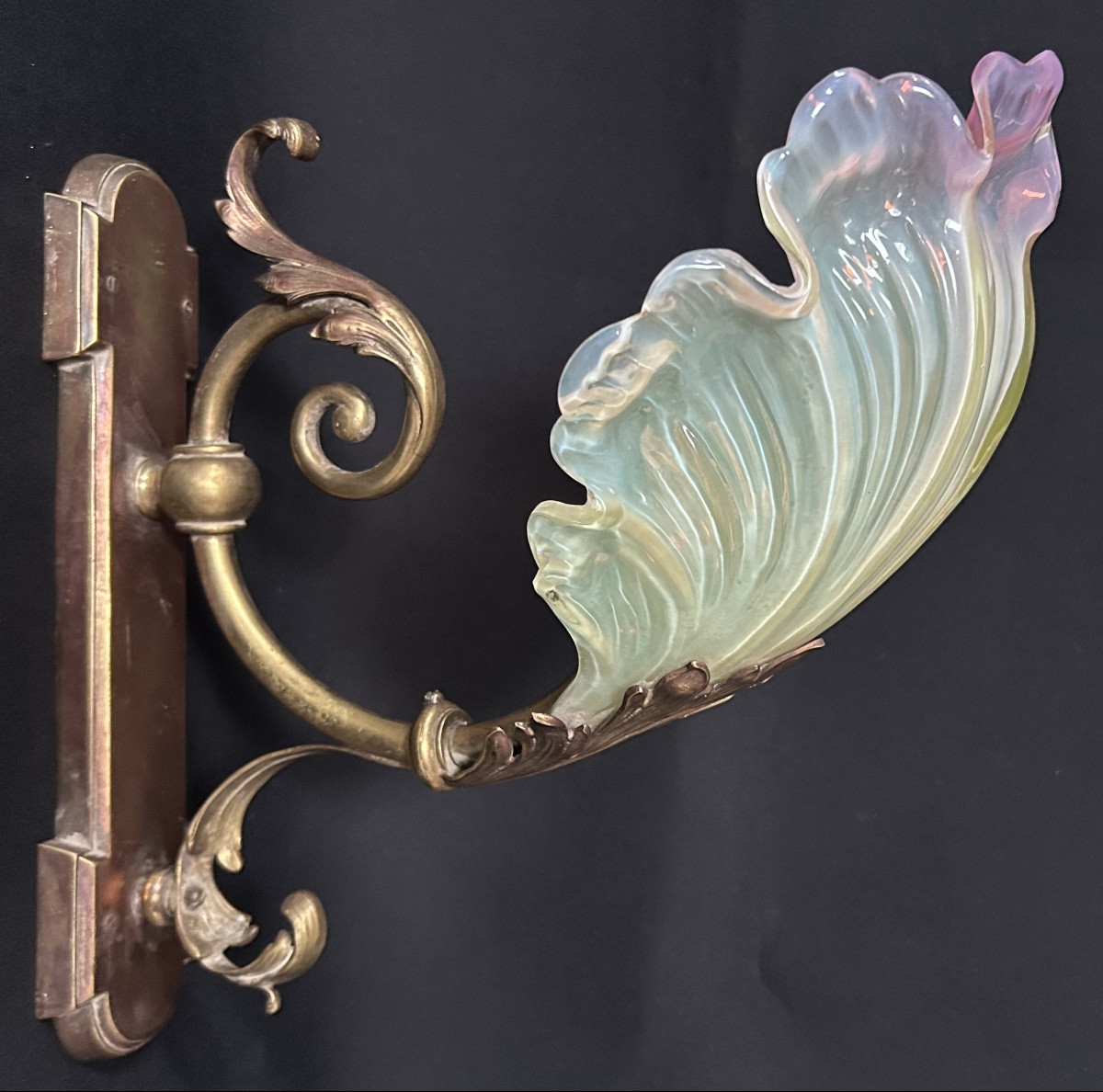 Art Nouveau Wall Sconce In Bronze And Colored Glass 