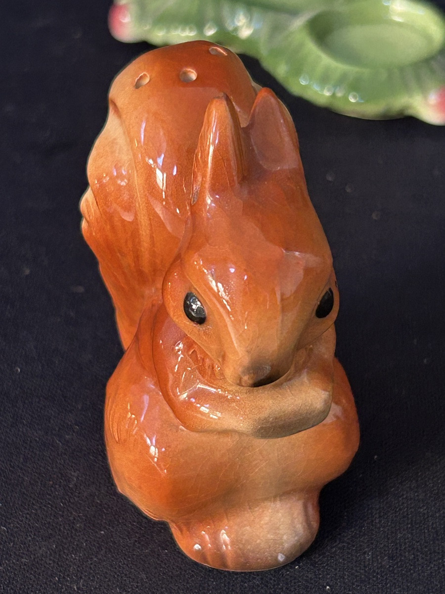 Goebel, salière poivrière écureuil en porcelaine -photo-1