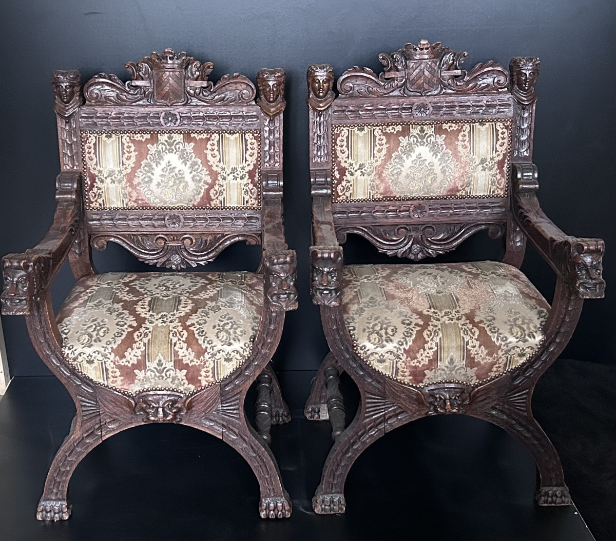 Paire de fauteuils Dagobert en chêne sculpté -photo-7