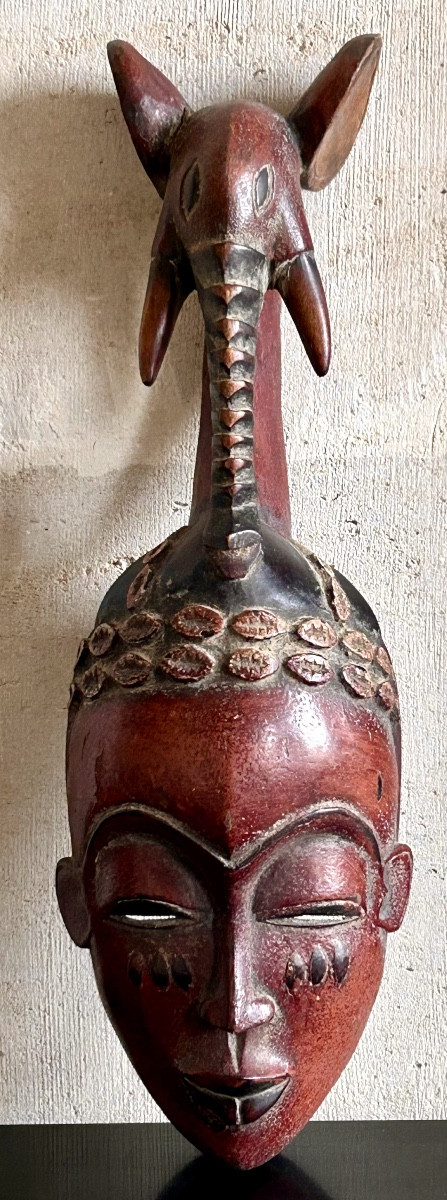 Masque de danse africain en bois dur sculpté