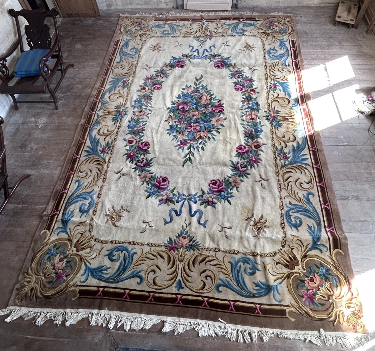 Ancien tapis de collection style Savonnerie, grand format 