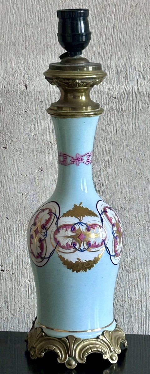 Lampe à pétrole en porcelaine montée sur bronze XIXe siècle 