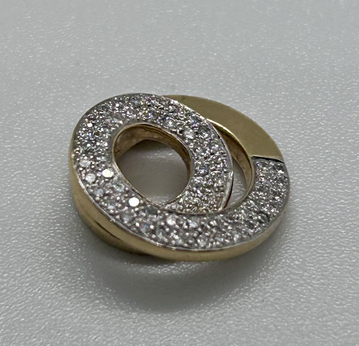 Pendant In 18-carat Gold And Diamonds-photo-2