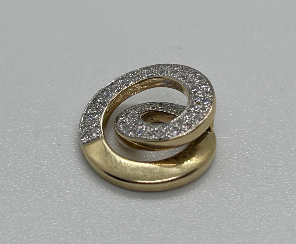 Pendant In 18-carat Gold And Diamonds-photo-1