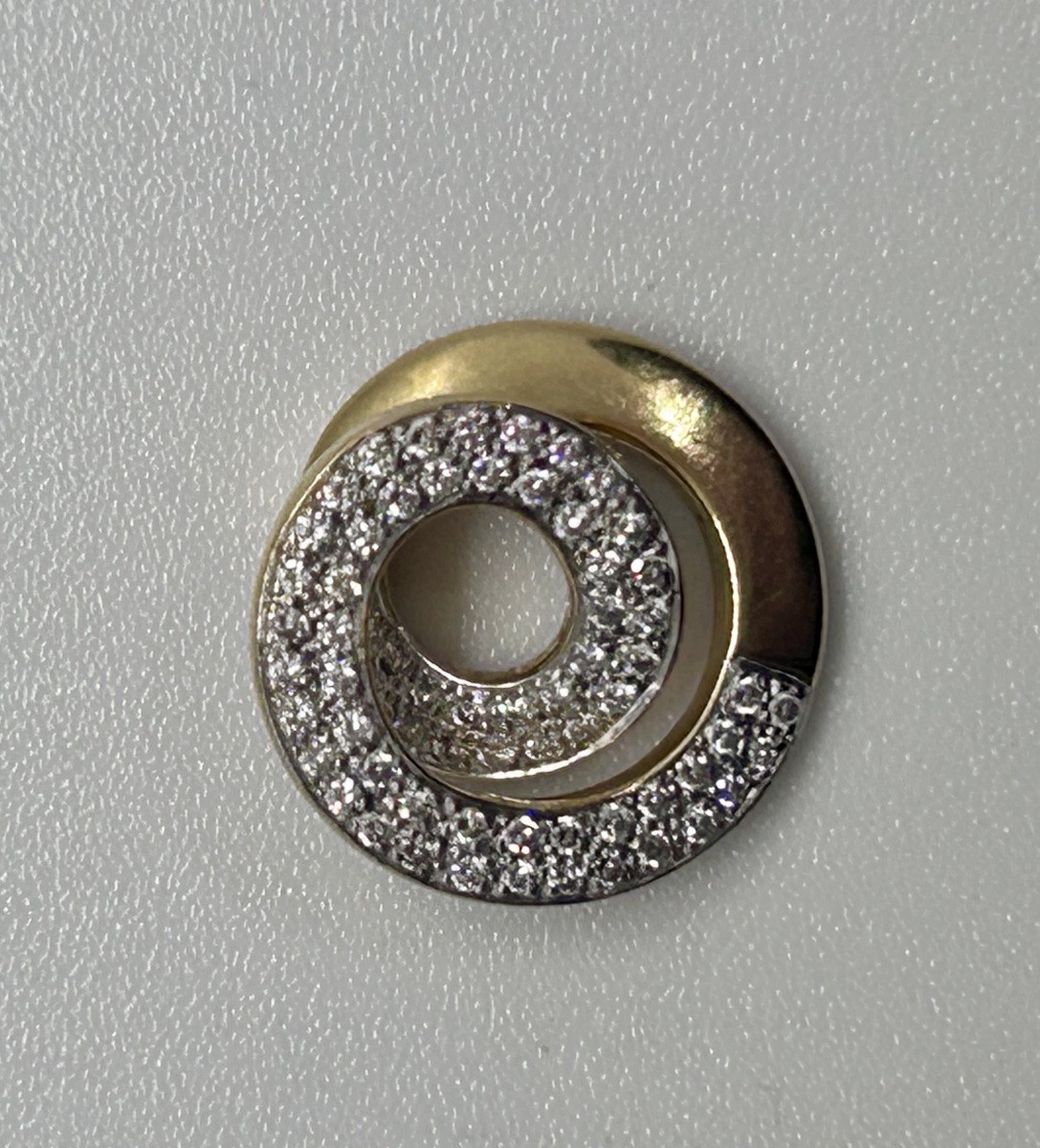 Pendant In 18-carat Gold And Diamonds-photo-3