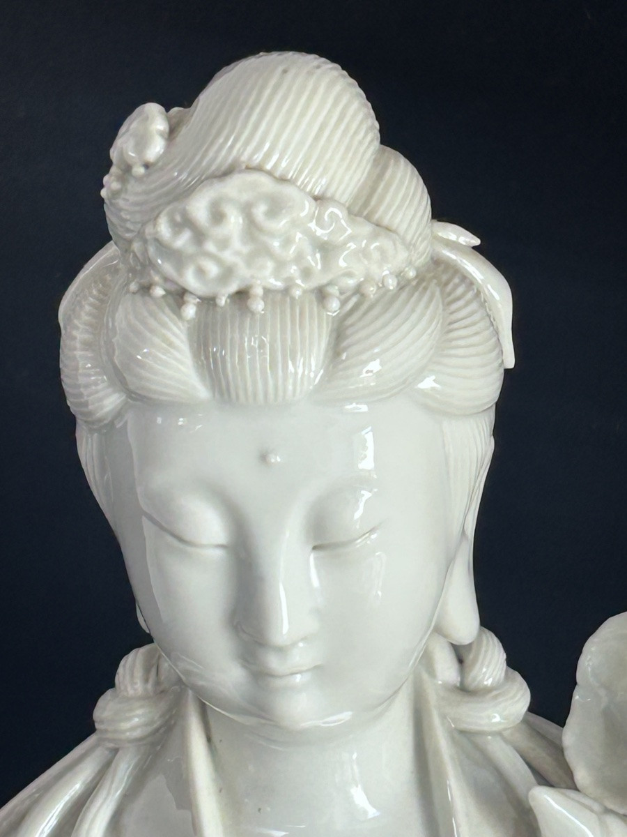 Statue en porcelaine blanche chinoise de la déesse Guanyin-photo-2