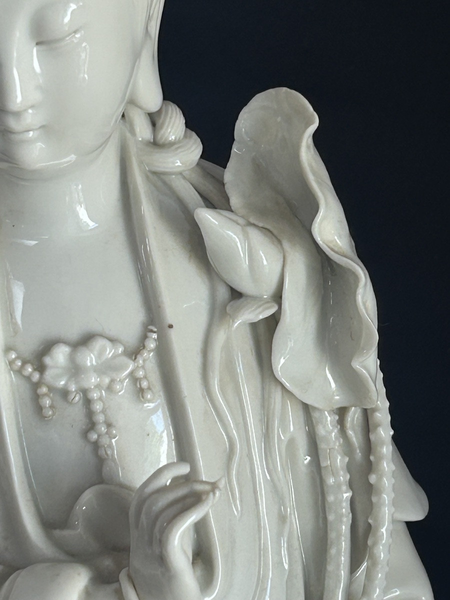 Statue en porcelaine blanche chinoise de la déesse Guanyin-photo-3