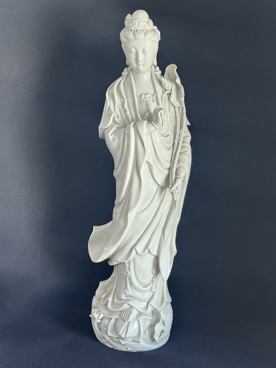 Statue en porcelaine blanche chinoise de la déesse Guanyin