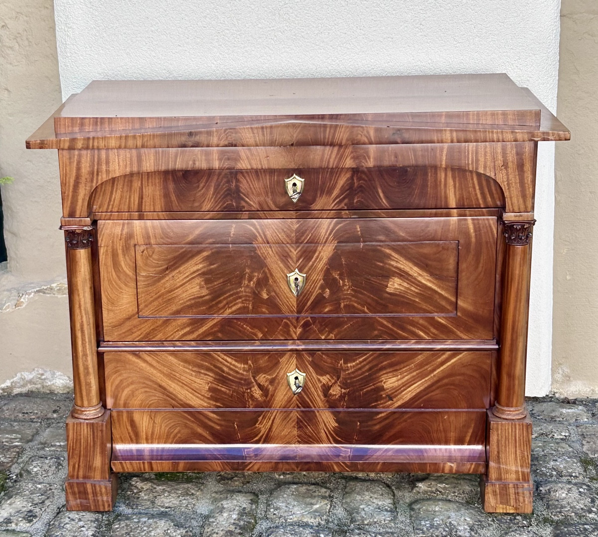 Commode Biedermeier en placage acajou XIXe siècle 