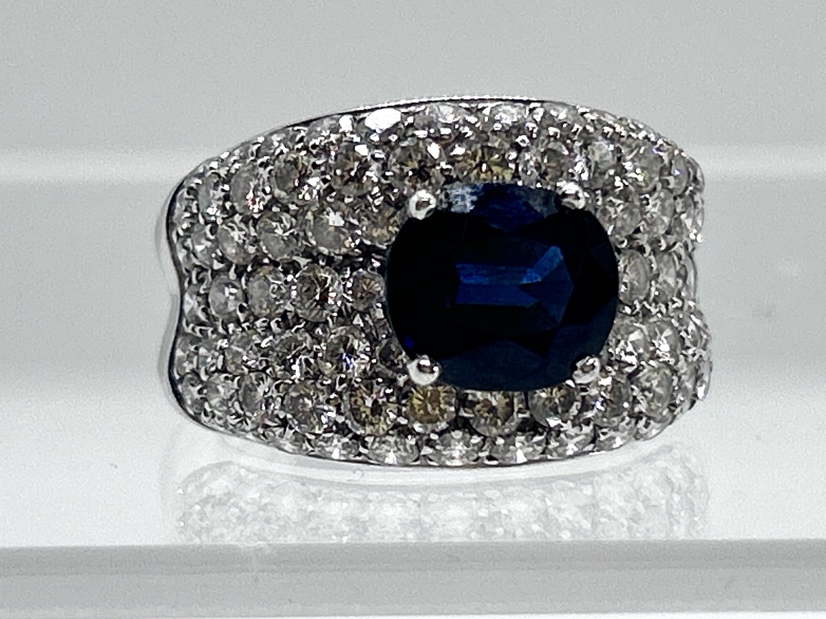 Cocktail Ring In 18-carat White Gold Paved With Brilliants And Set With A Blue Sapphire-photo-3