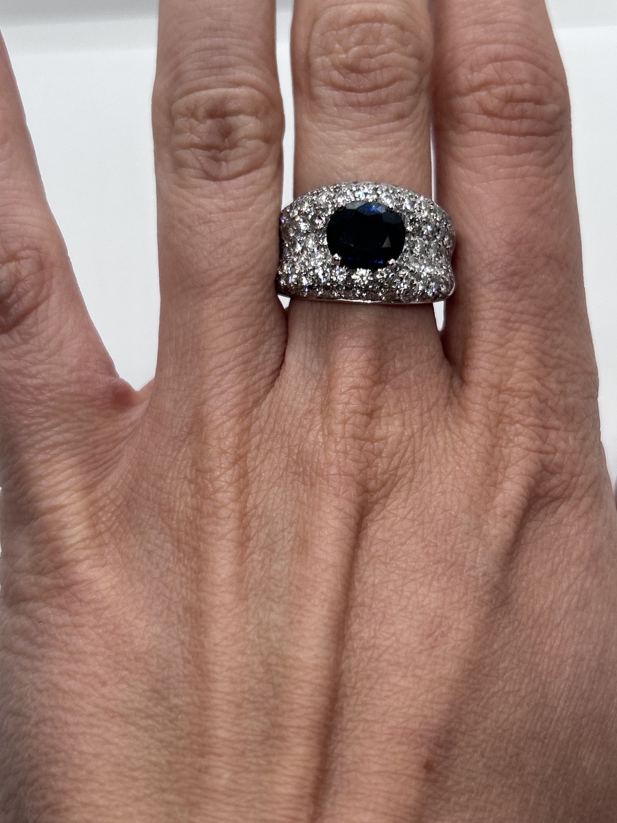 Cocktail Ring In 18-carat White Gold Paved With Brilliants And Set With A Blue Sapphire-photo-8