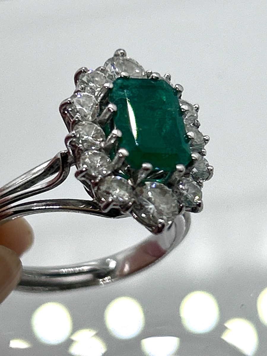Ring In 18-carat White Gold Set With Brilliants And Emerald-photo-4