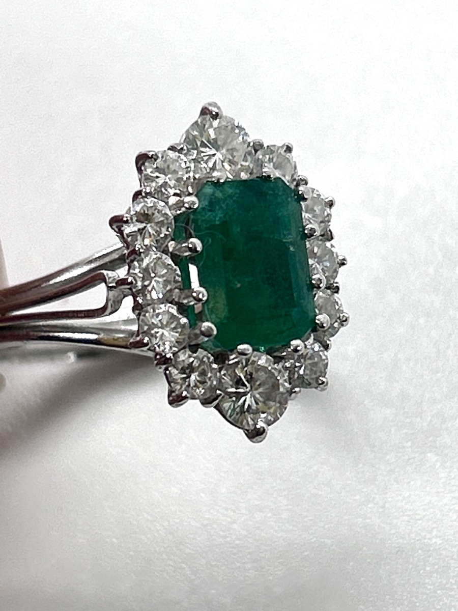 Ring In 18-carat White Gold Set With Brilliants And Emerald-photo-4