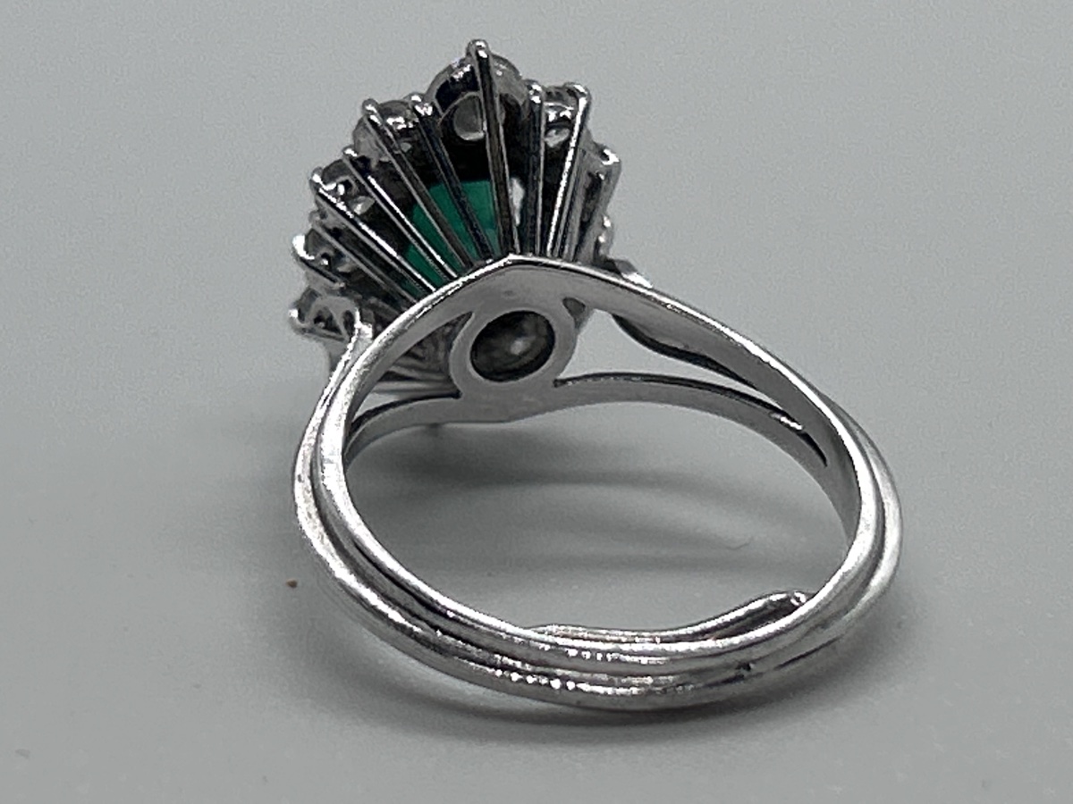 Ring In 18-carat White Gold Set With Brilliants And Emerald-photo-5