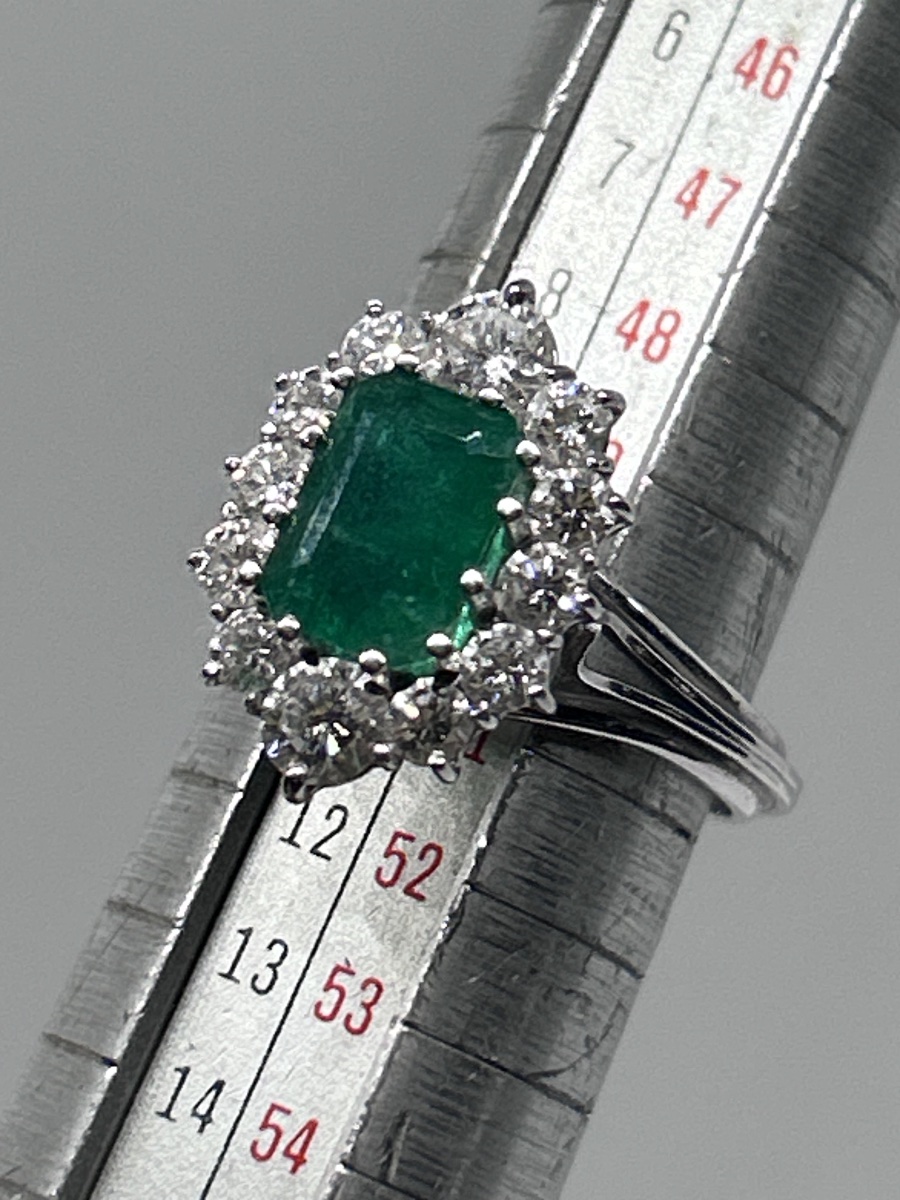 Ring In 18-carat White Gold Set With Brilliants And Emerald-photo-6