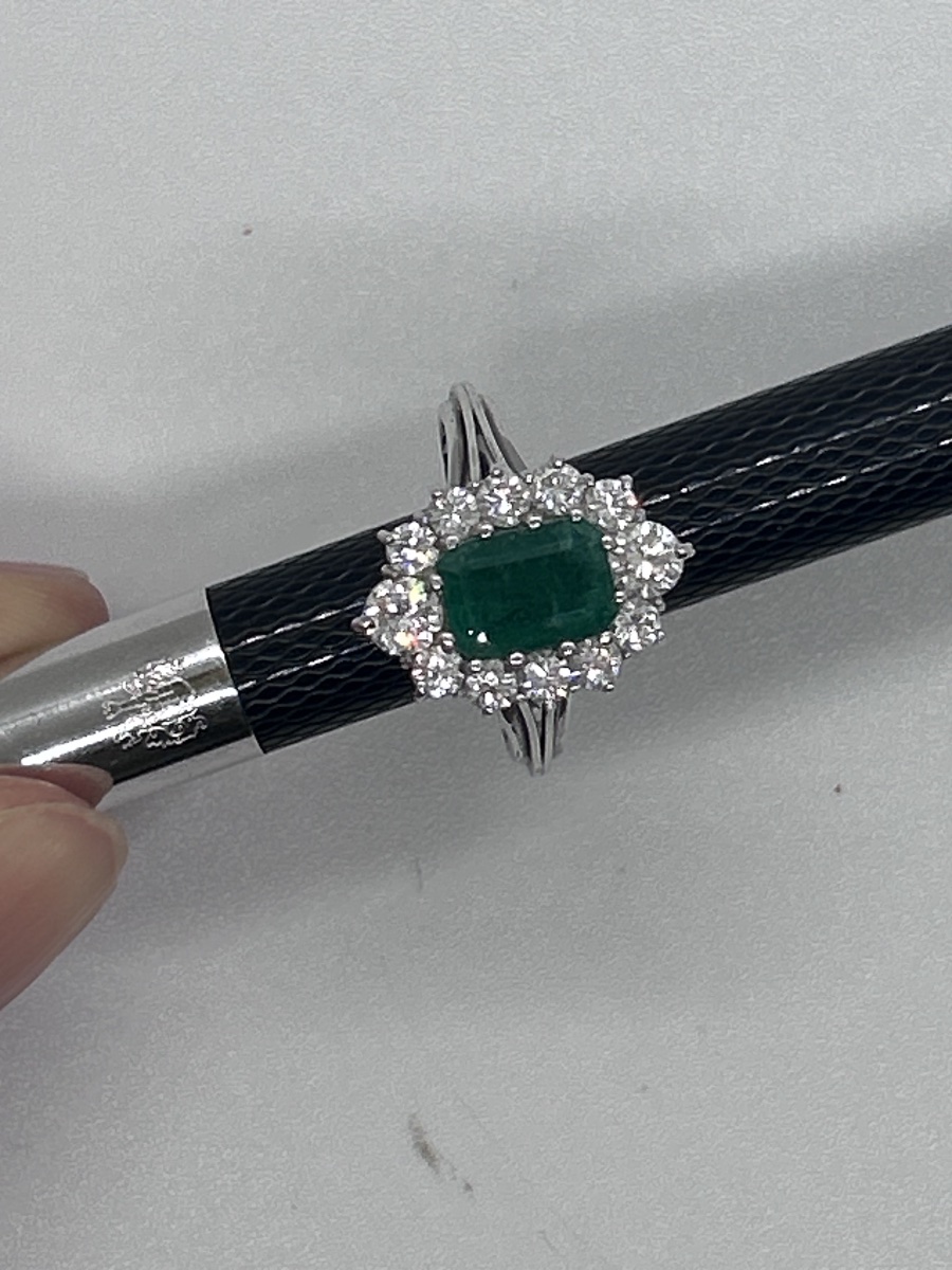 Ring In 18-carat White Gold Set With Brilliants And Emerald-photo-7