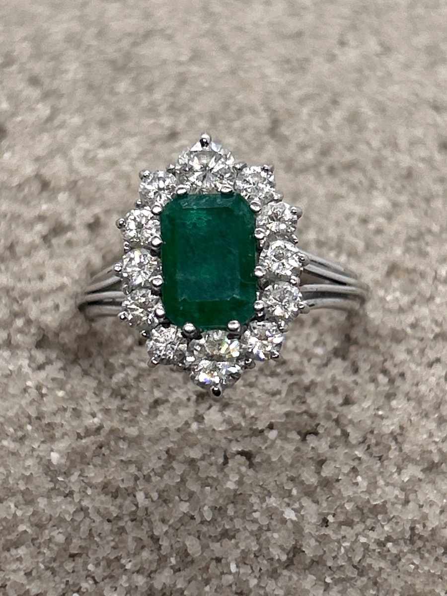 Ring In 18-carat White Gold Set With Brilliants And Emerald-photo-8