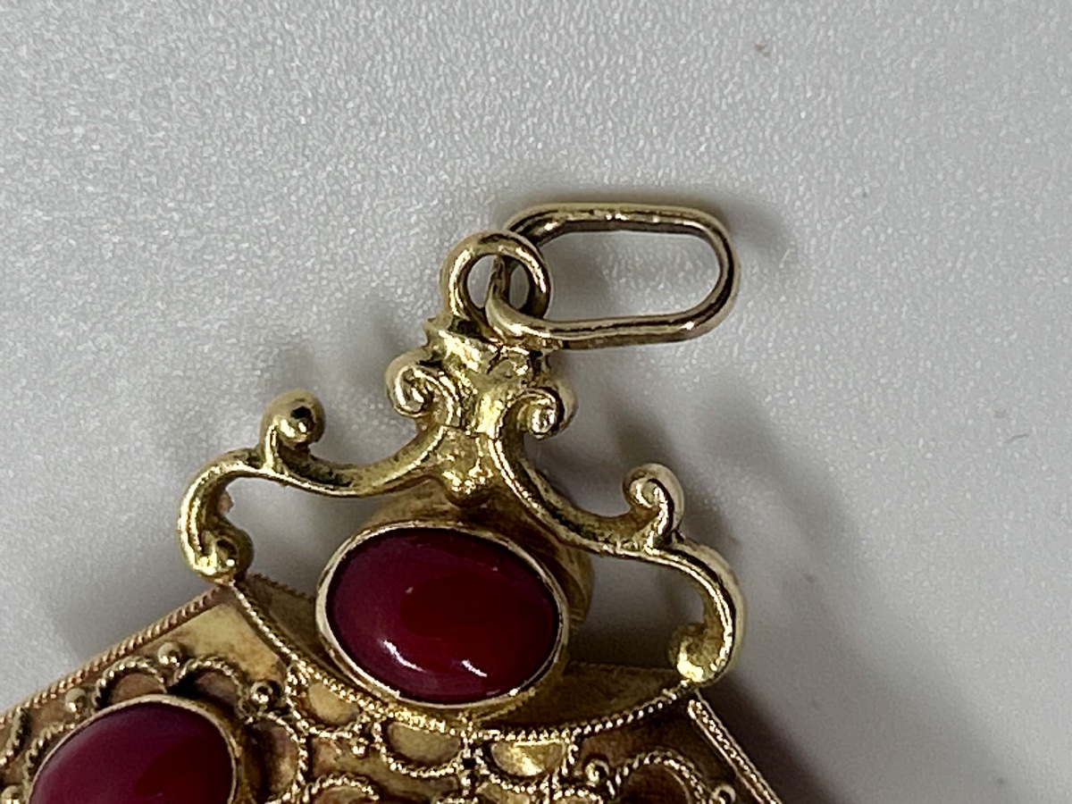 Pendentif de style étrusque en or 18 carats et cabochons corail-photo-2
