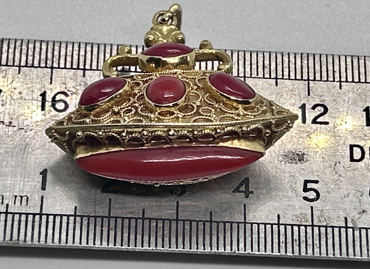 Pendentif de style étrusque en or 18 carats et cabochons corail-photo-6