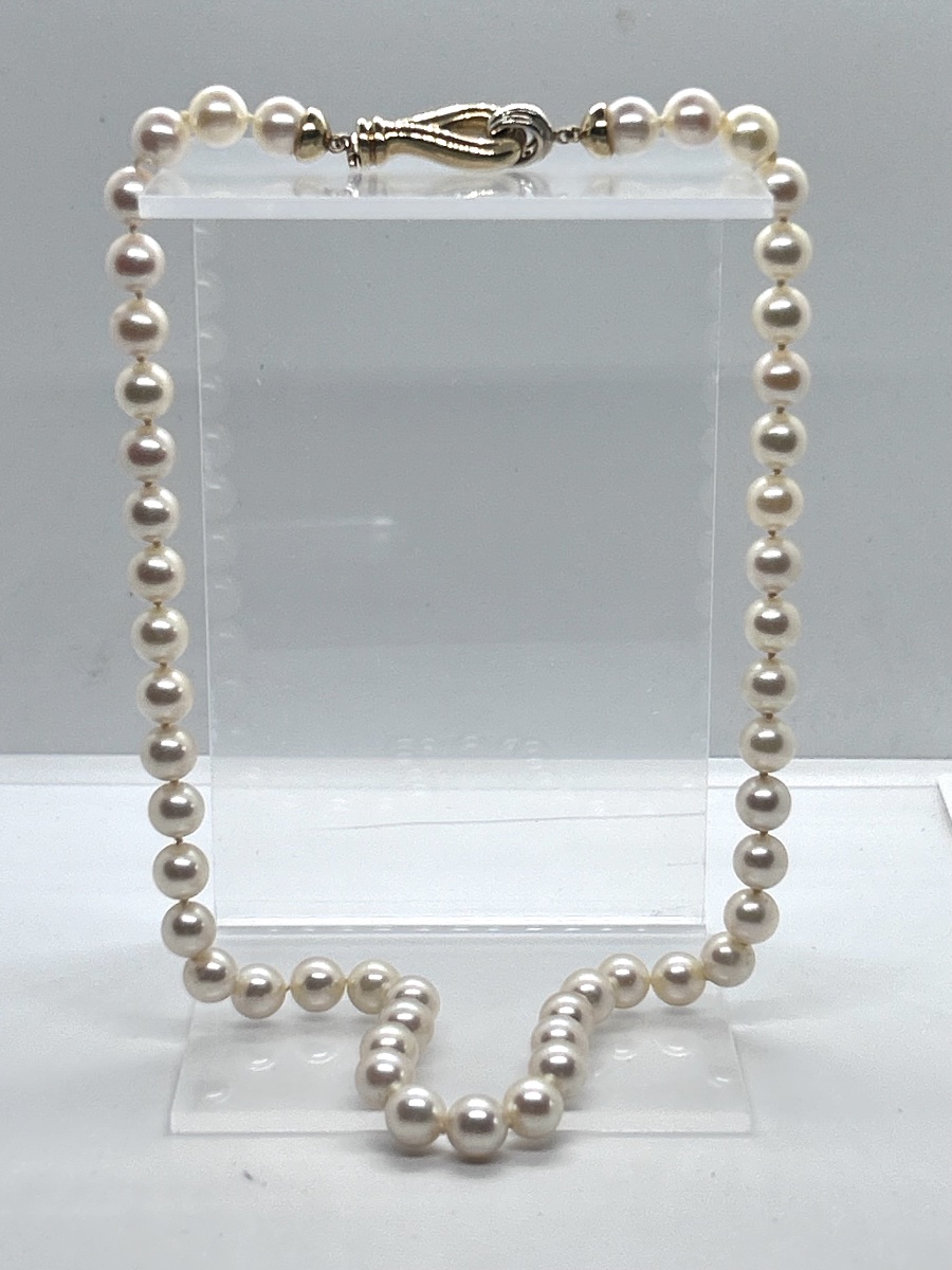 Cultured Pearl Necklace With 18-carat Gold Clasp-photo-3