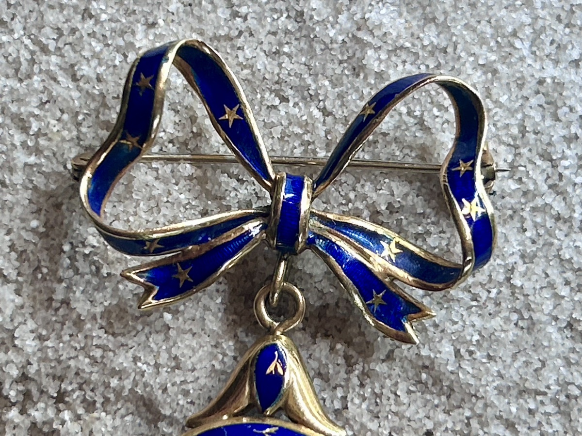Broche montre Lugran en or 18 carats émaillé -photo-4