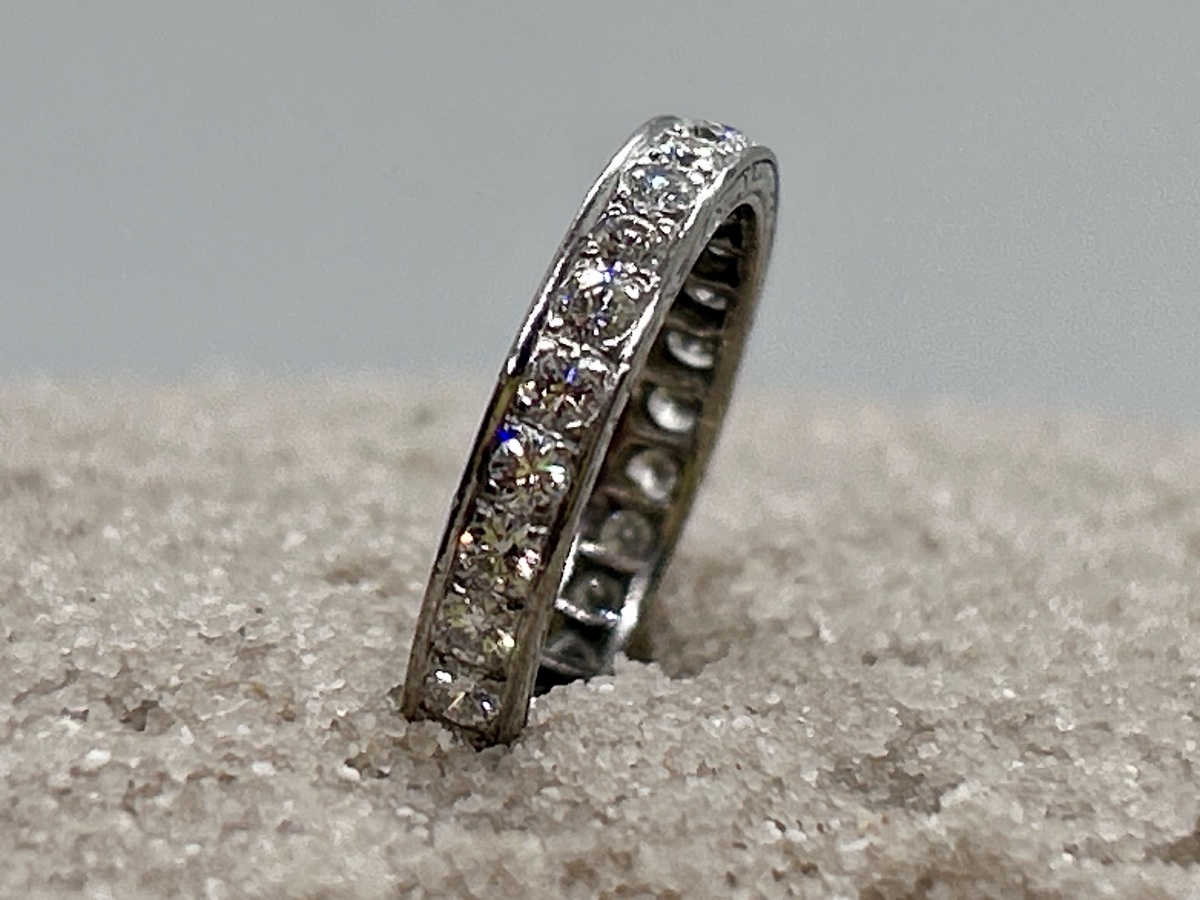 18-karat White Gold Wedding Band Set With Brilliant-cut Diamonds-photo-2