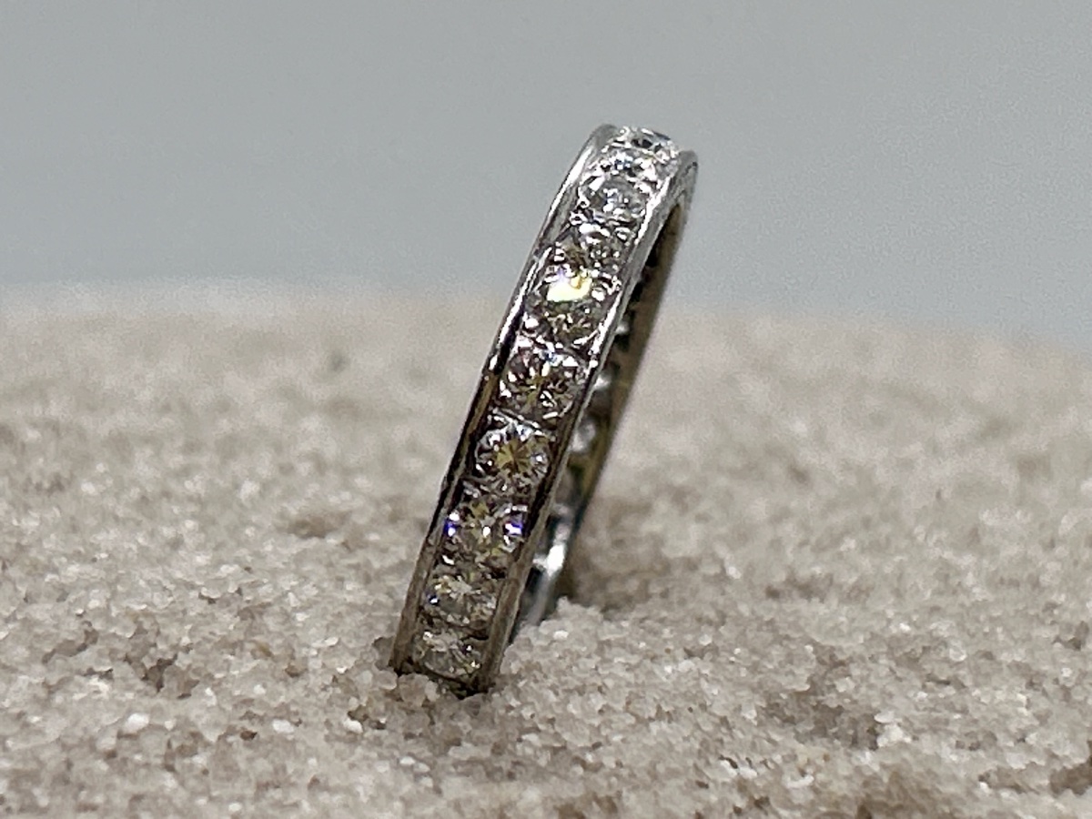 18-karat White Gold Wedding Band Set With Brilliant-cut Diamonds-photo-3