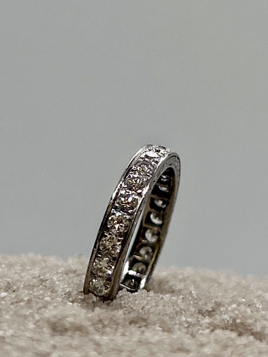 18-karat White Gold Wedding Band Set With Brilliant-cut Diamonds-photo-5
