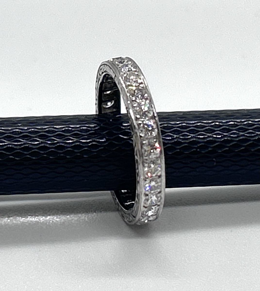 18-karat White Gold Wedding Band Set With Brilliant-cut Diamonds-photo-6