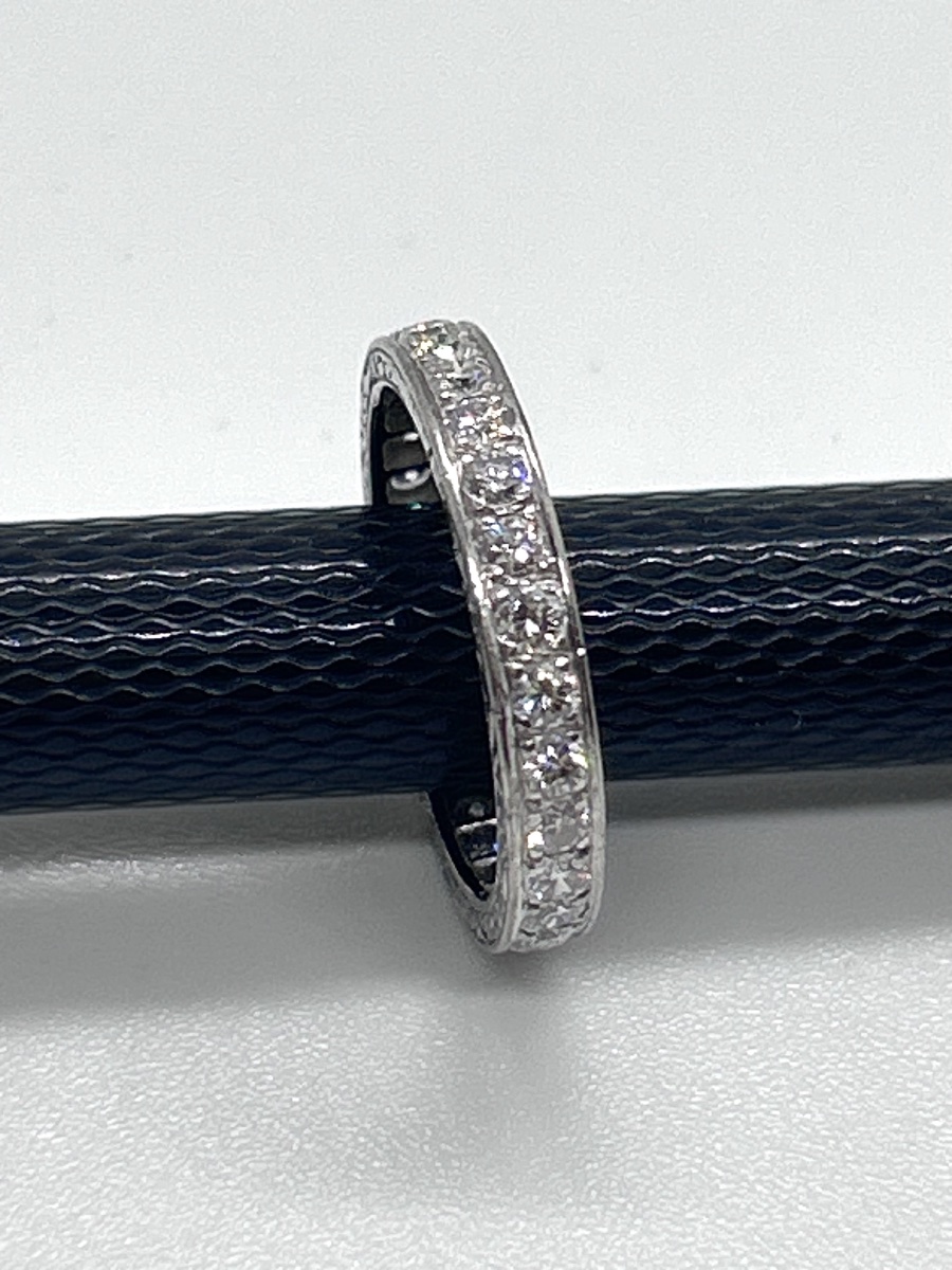 18-karat White Gold Wedding Band Set With Brilliant-cut Diamonds-photo-8