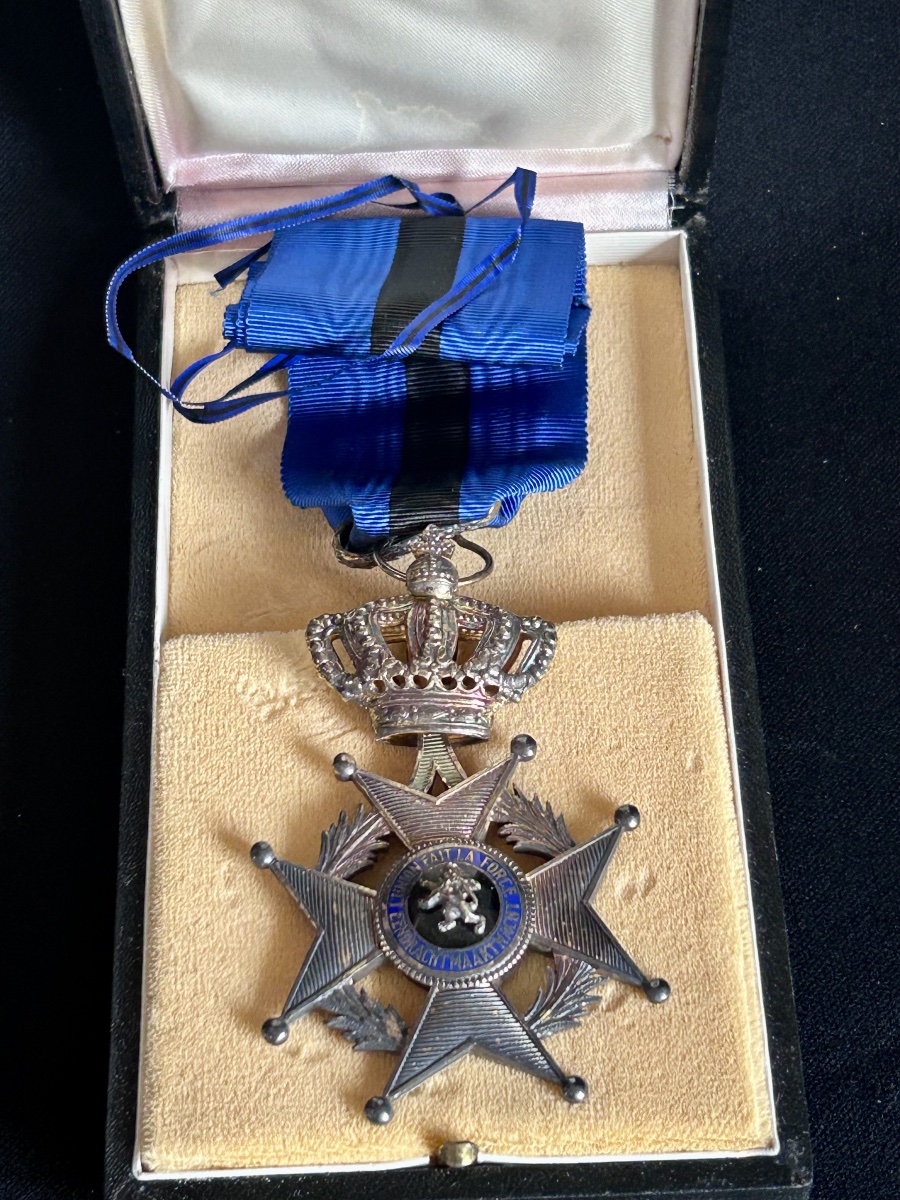Médaille de Chevalier de l’ordre de Léopold II-photo-2