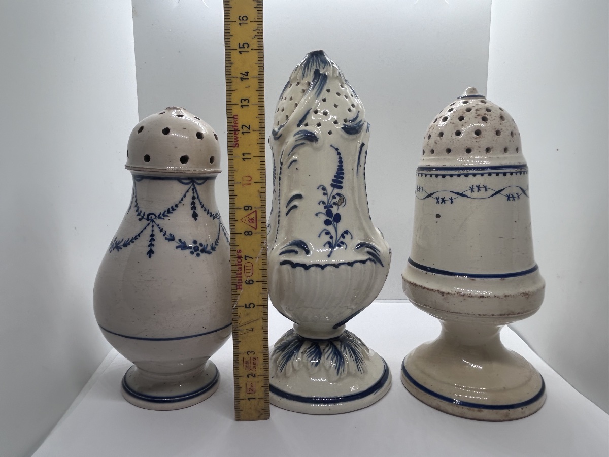 Lot de 3 saupoudreuses J.P Boch Luxembourg en faïence XVIIIe siècle -photo-8